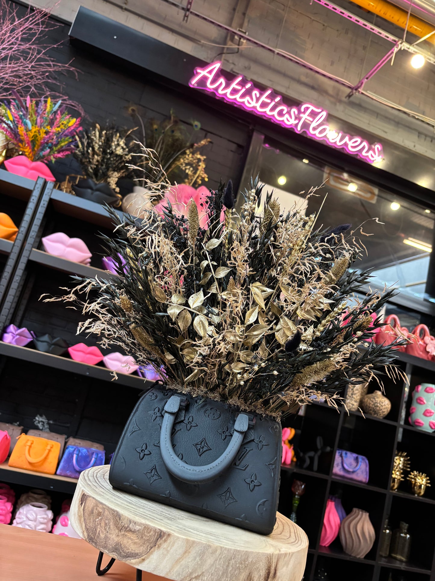 Bag vase & Gold black flowers