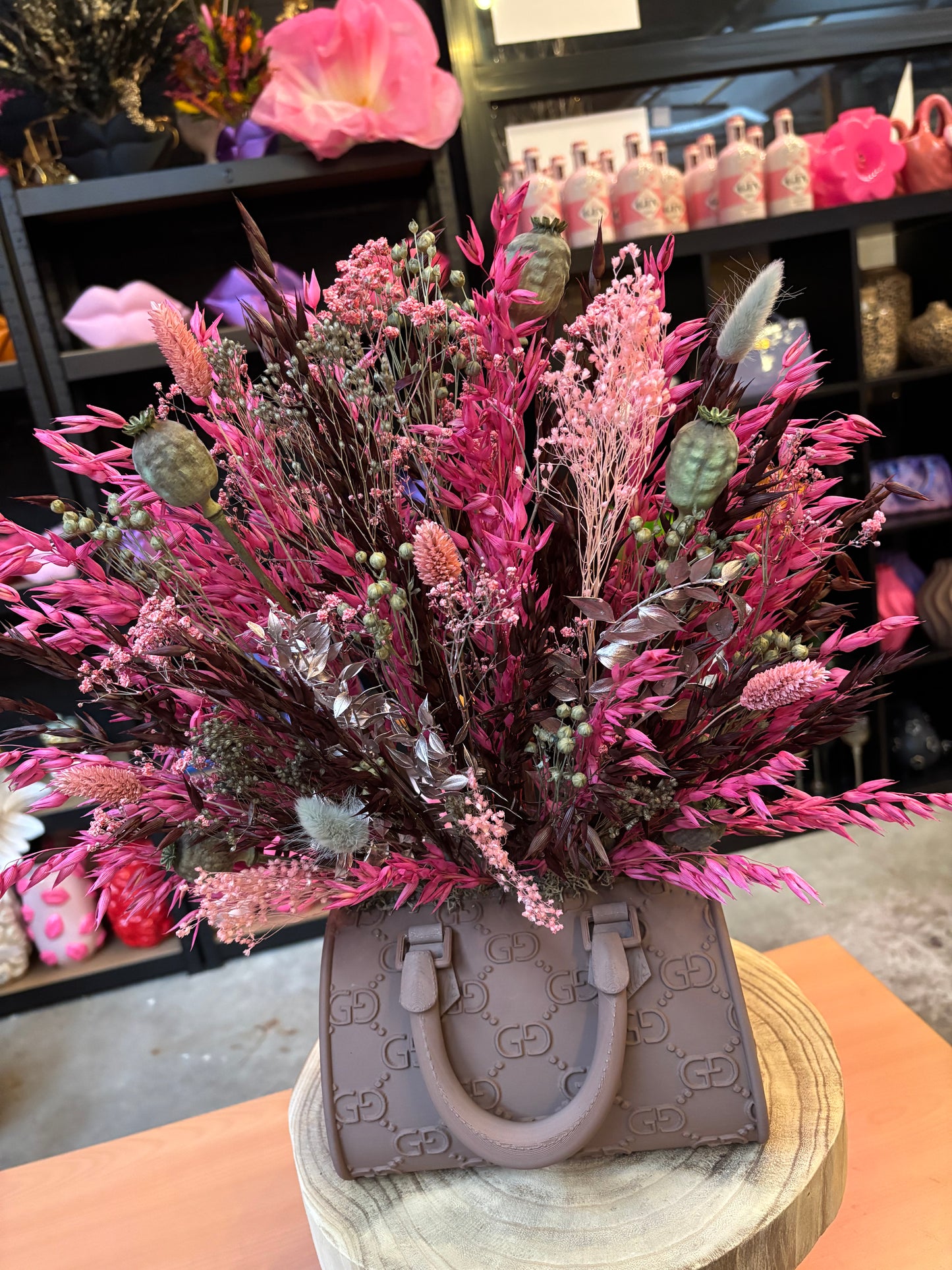 Bag vase brown 2.0 & Flowers Pink