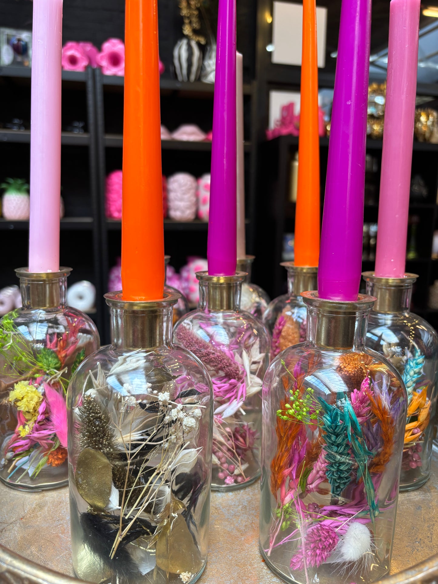 Droogbloemen in glazen kaars flesje