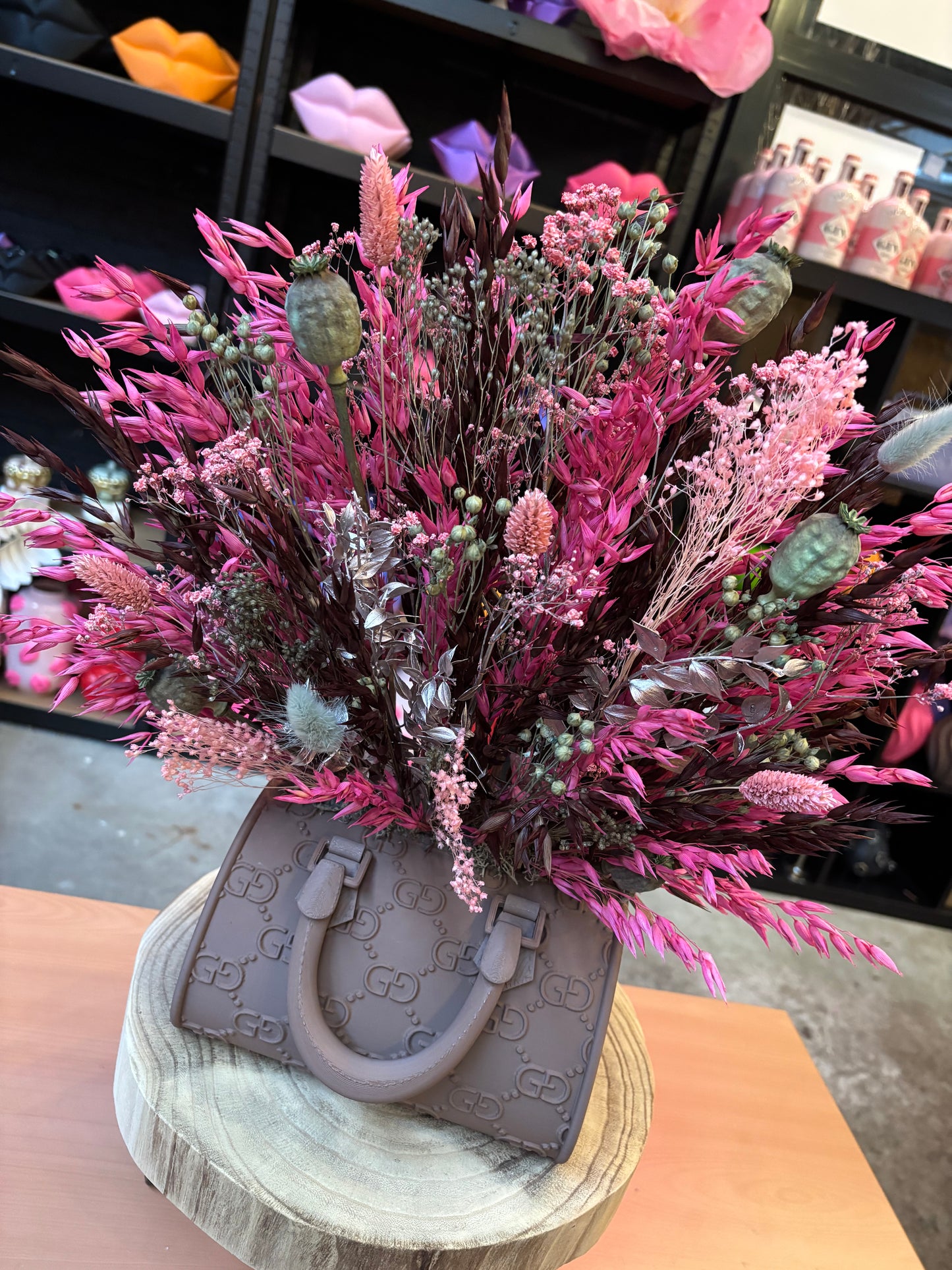 Bag vase brown 2.0 & Flowers Pink