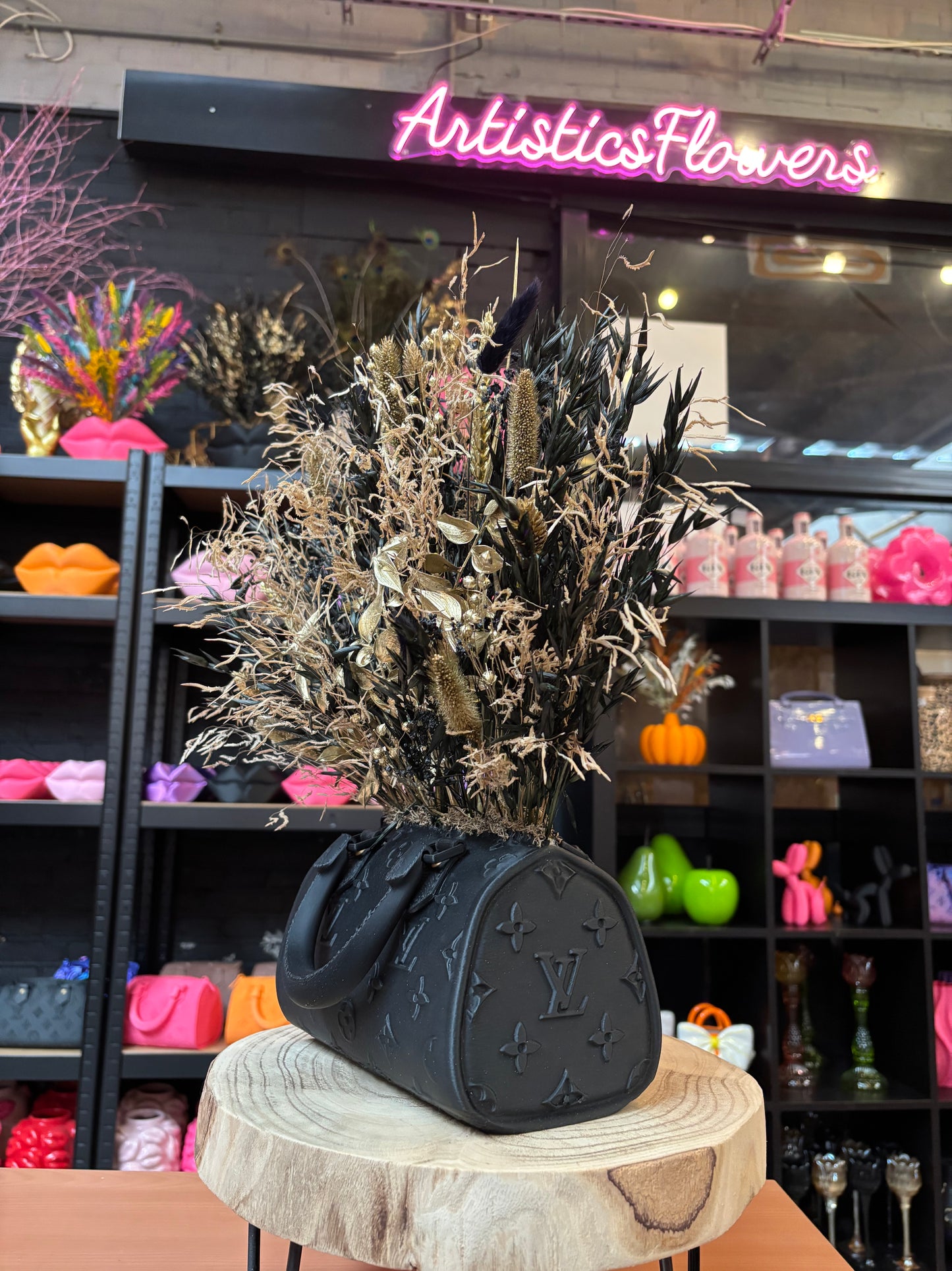 Bag vase & Gold black flowers