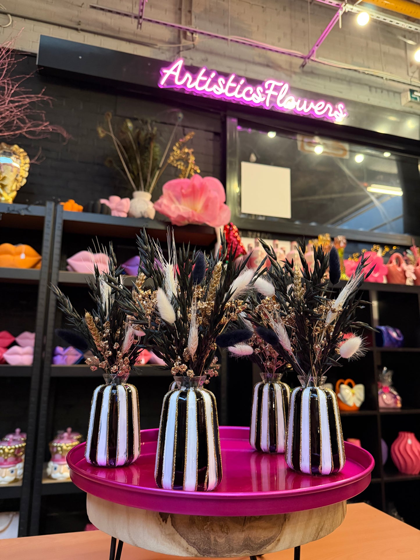 Vaasje zwart wit gestreept & Flowers