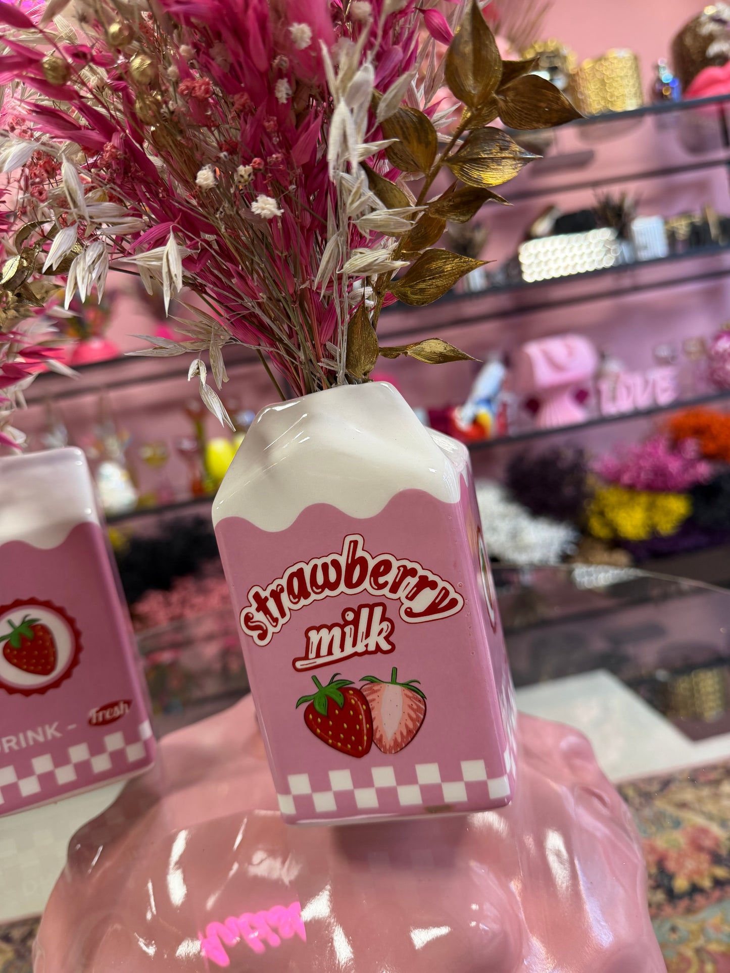 Strawberry milk vase & pink white flowers