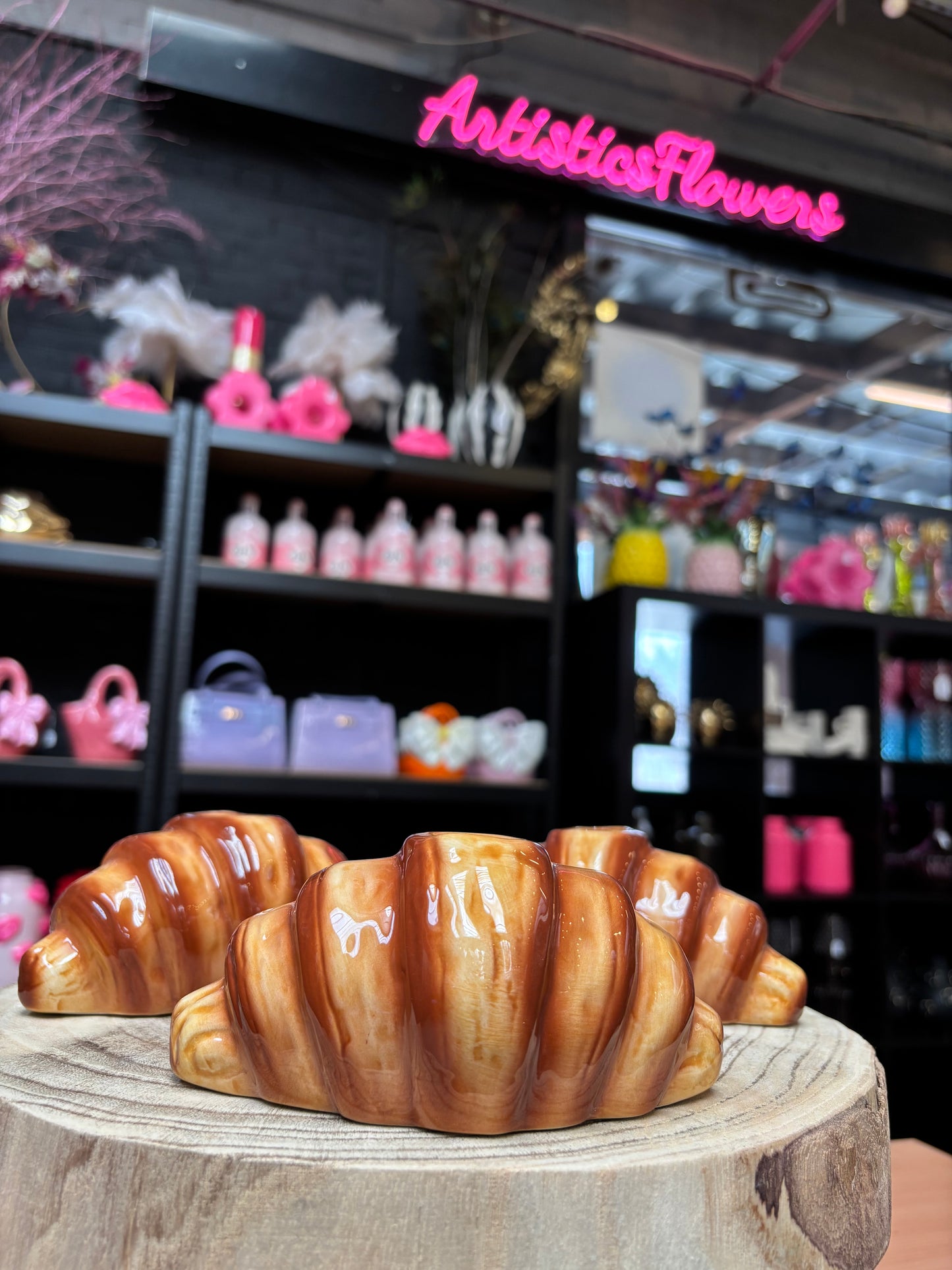 Croissant candle holder