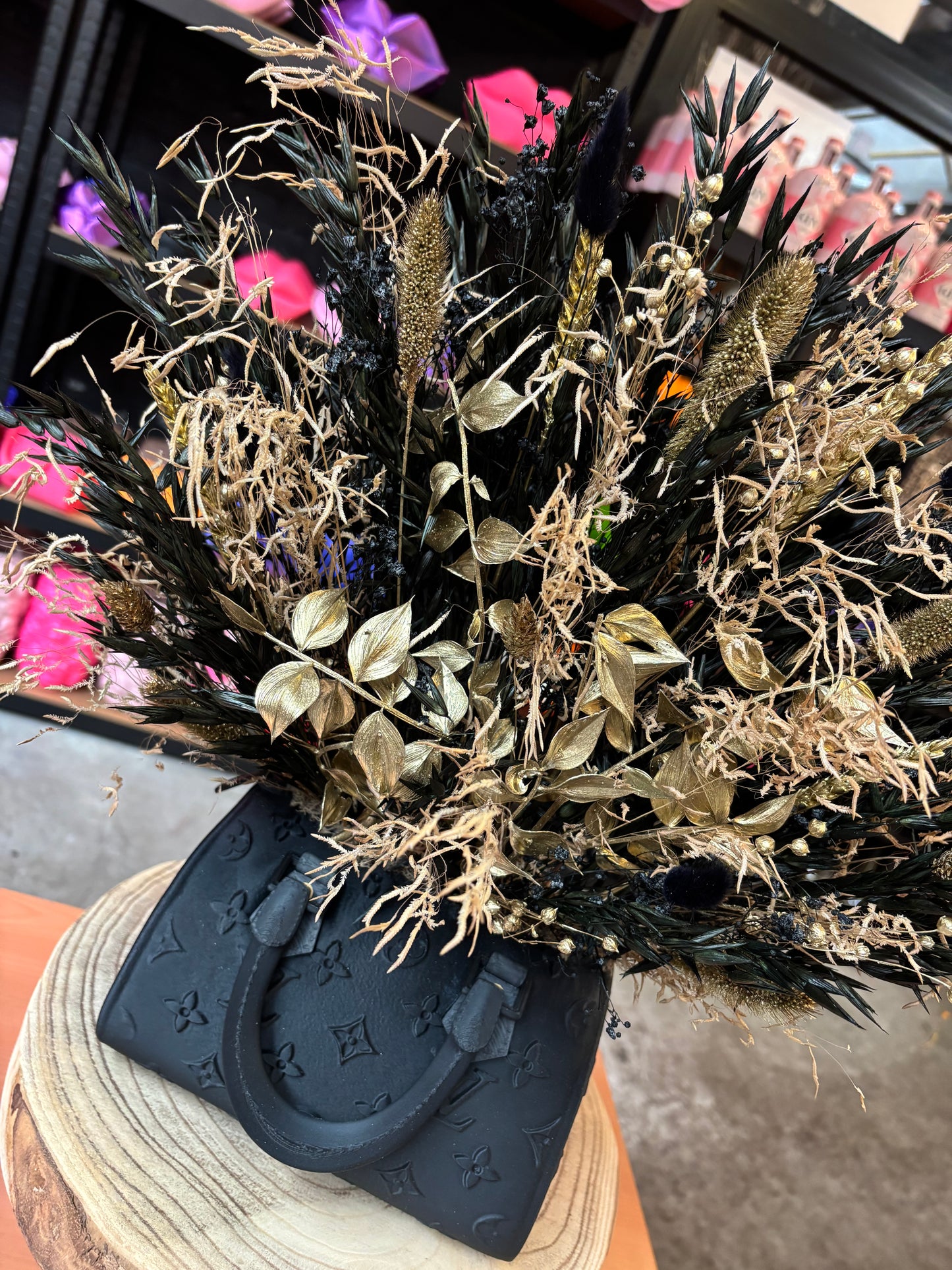 Bag vase & Gold black flowers